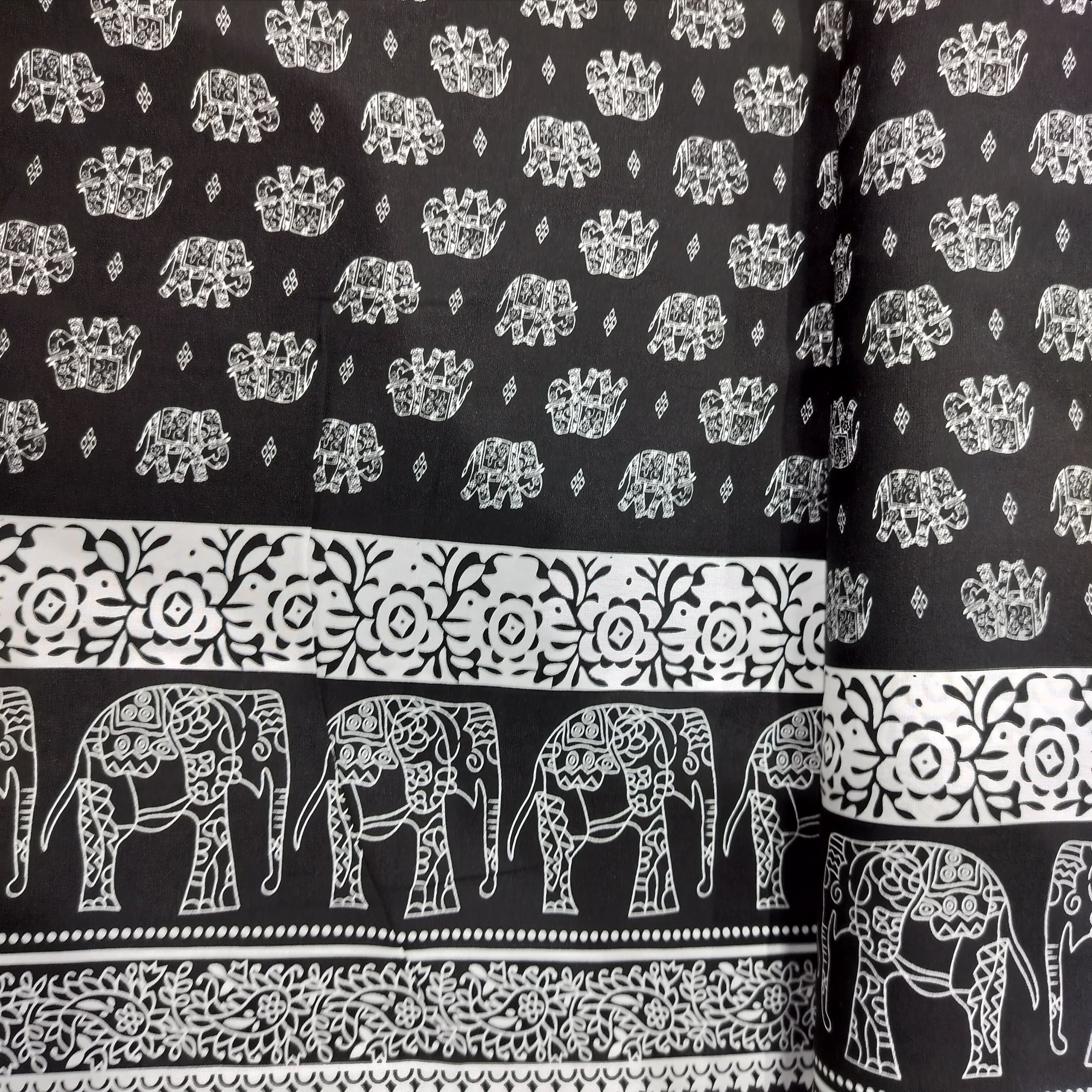 Black&White Tropical Print Rayon Fabric 17336 - Image 3