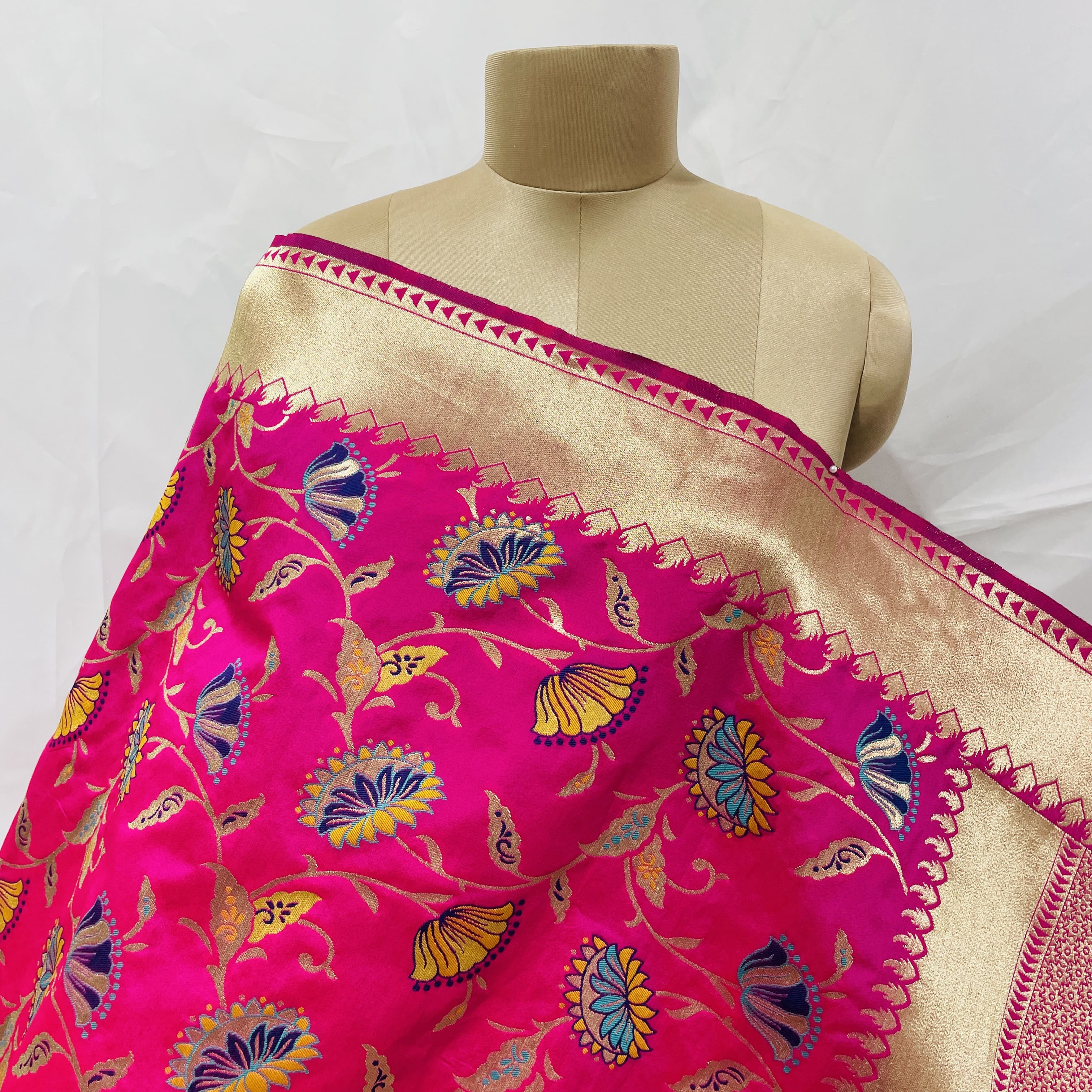 Premium Magenta Pink Floral Print Banarsi Jacquard Dupatta - Image 2