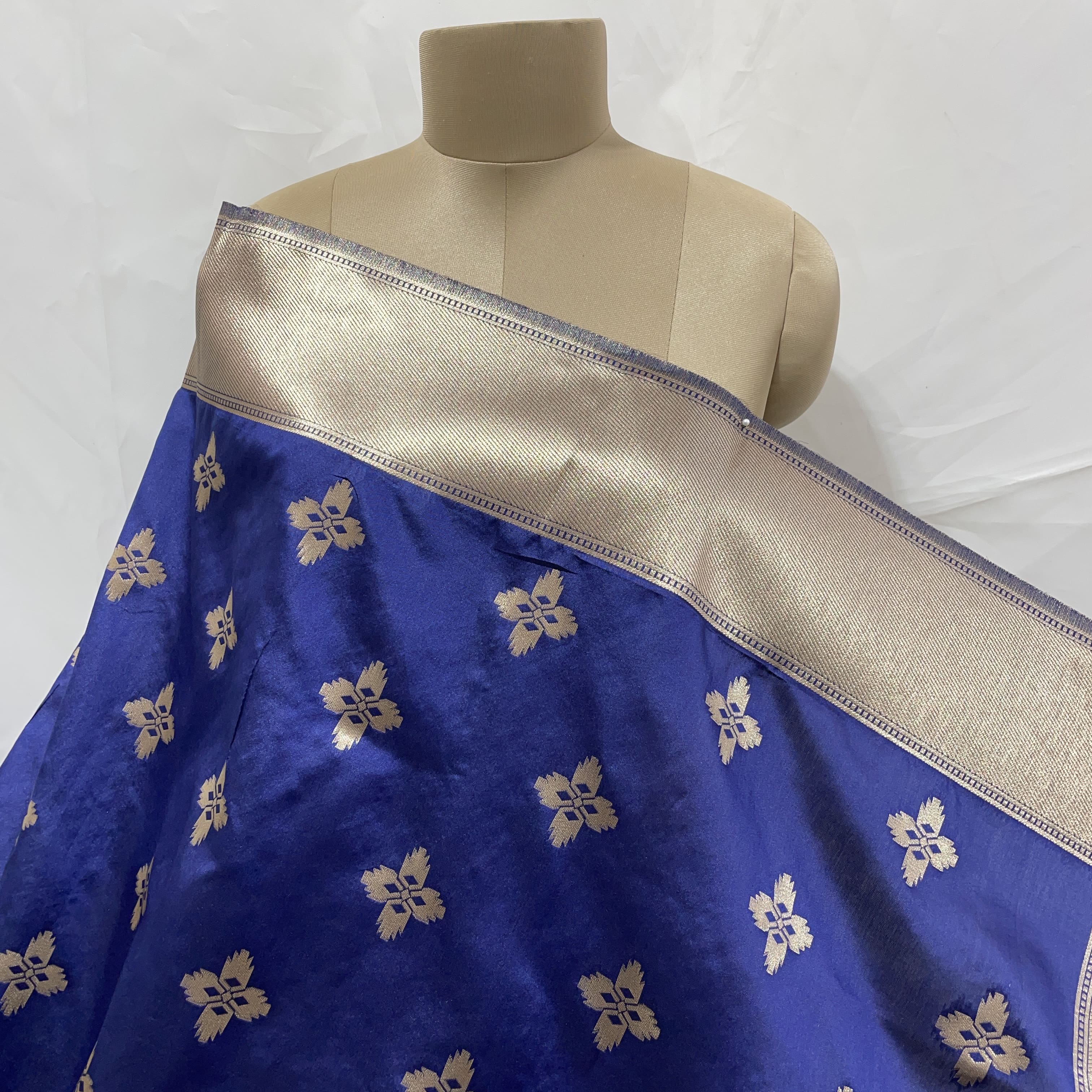Premium Navy Blue Floral Print Banarasi Jacquard Dupatta - Image 2