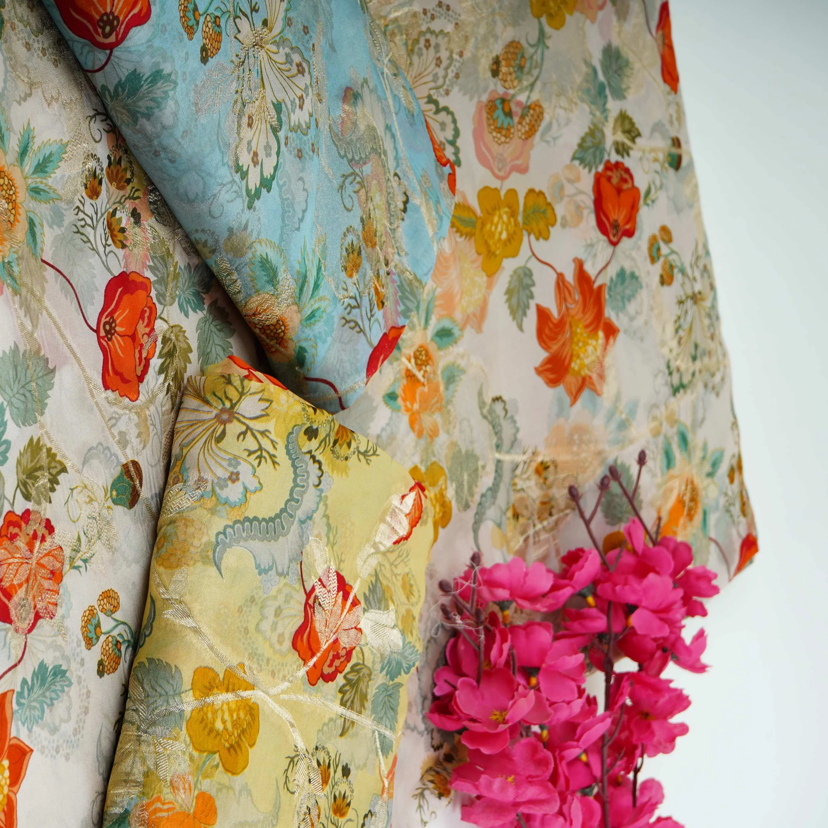 Off White floral print with jacquard Organza Fabric MT-31171 - Image 9