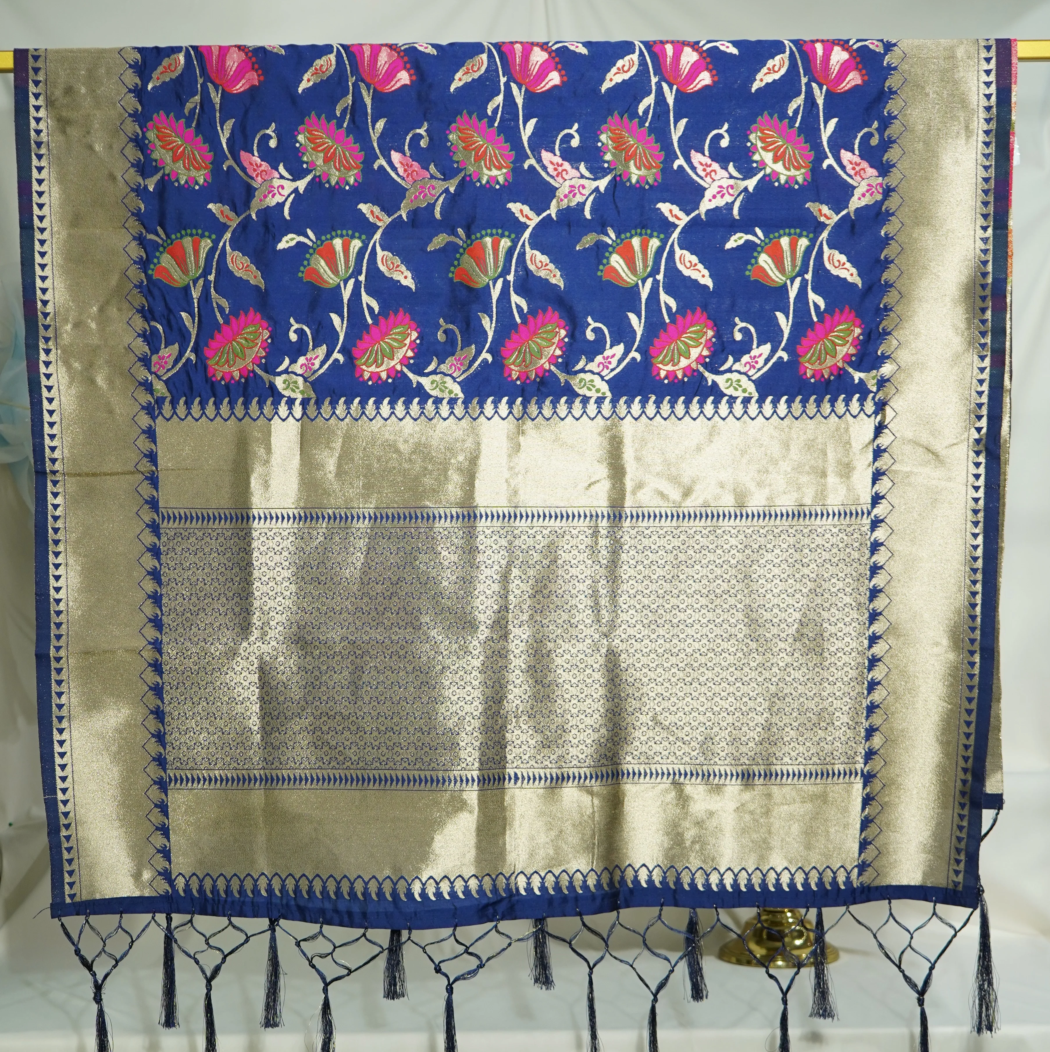 Premium Navy Blue Floral Print Banarasi Jacquard Dupatta - Image 4