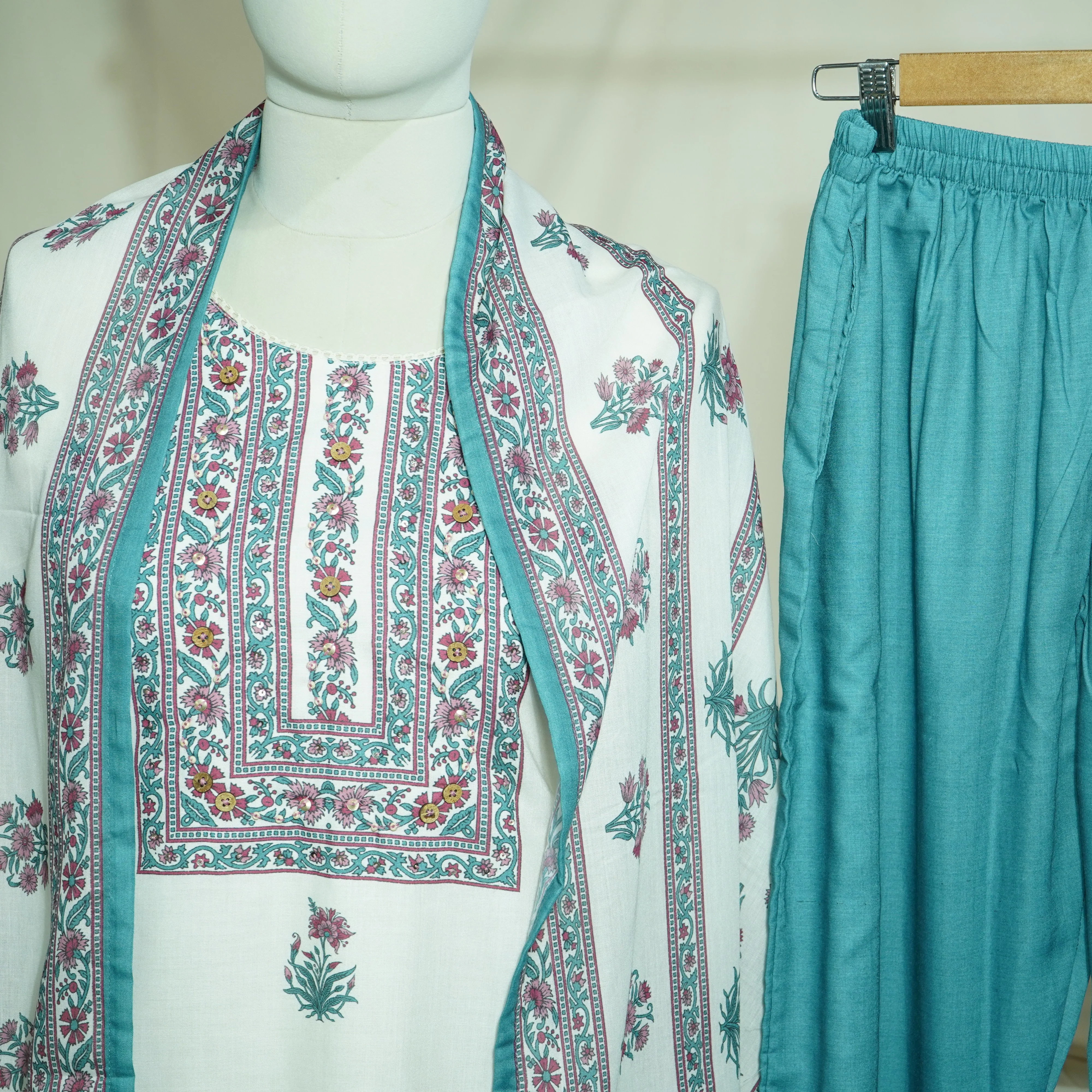 White Green Floral Print Suit Set With Dupatta (Top-Malmal,Bottom-Malmal,Dupatta-Malmal) - Image 2