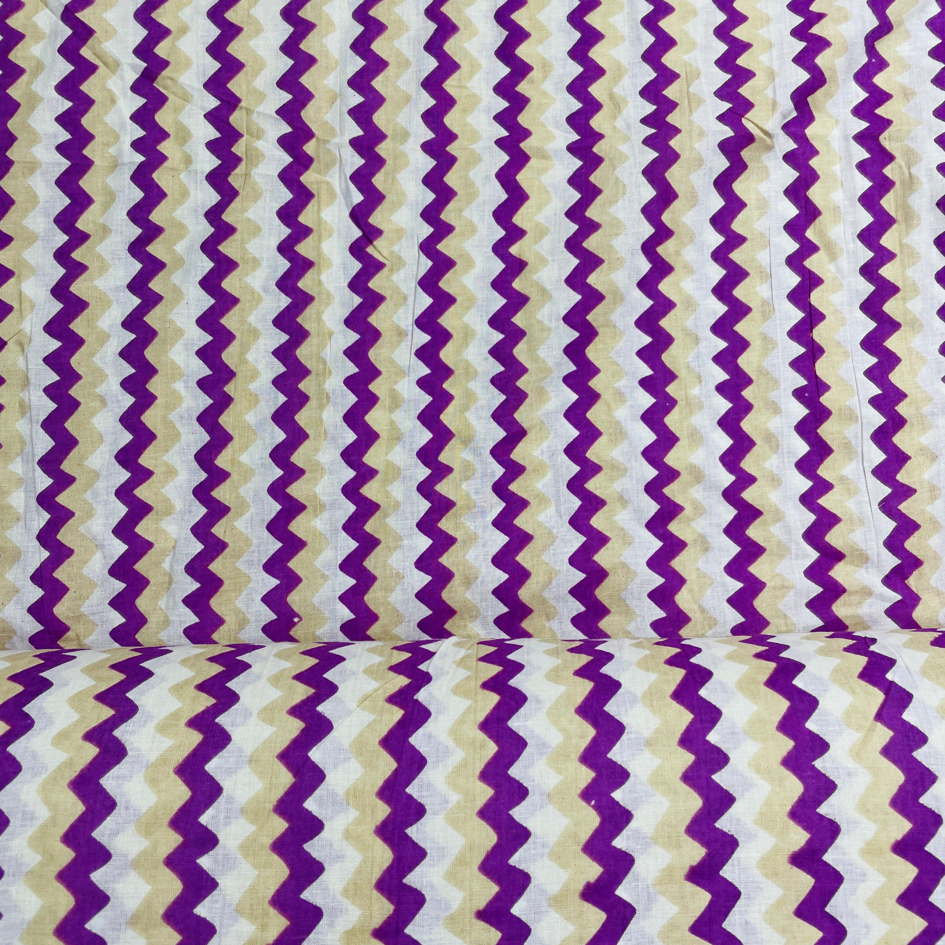 White & Multicolor Print Cotton Fabric - Image 3